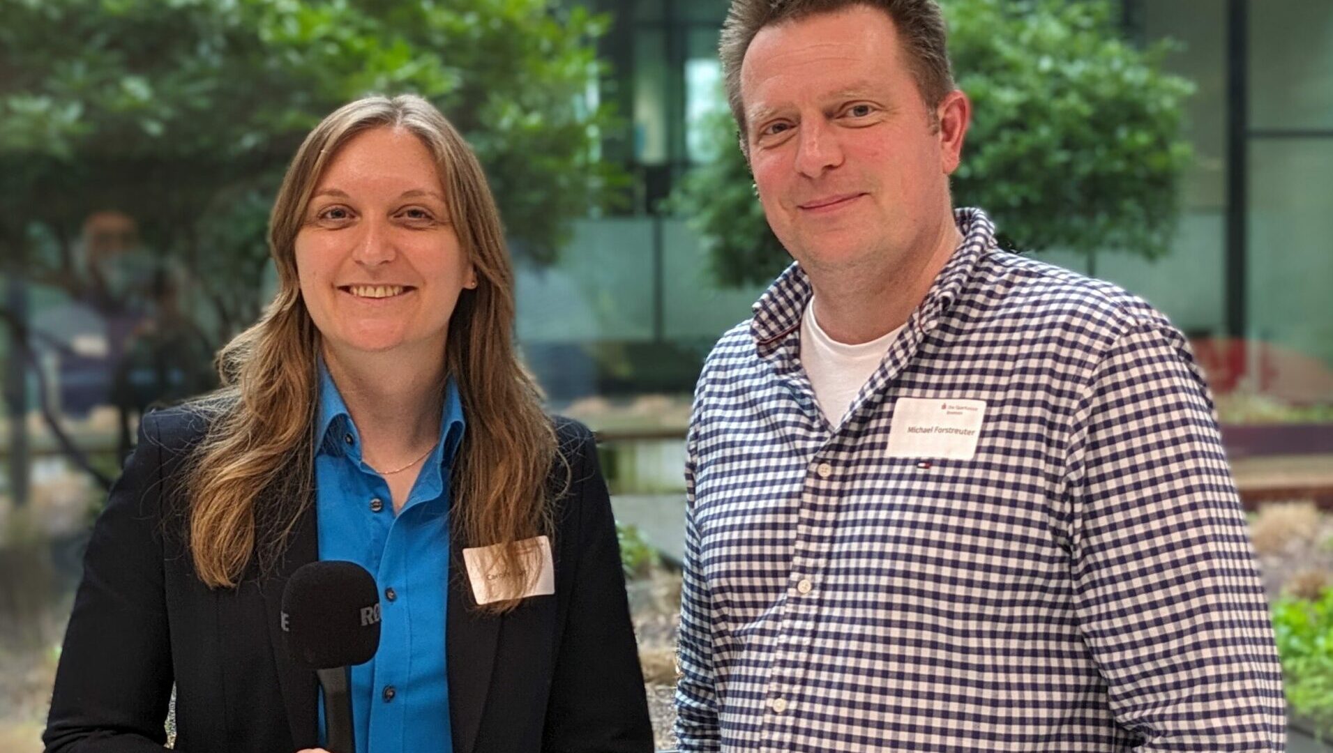 Caro von Inklupreneur und Michael von Heinr. Kramer Gruppe nebeneinander